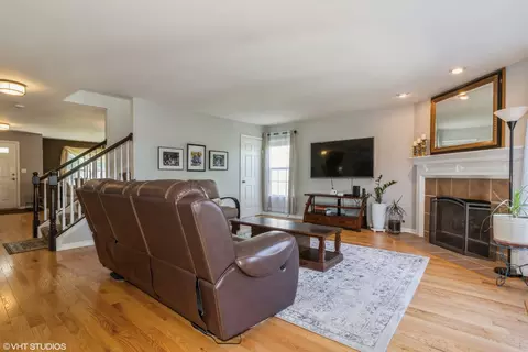 Living - 560 Gray Ave, Elburn, IL 60119 photo 2 of 2