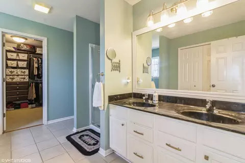 Bath - 560 Gray Ave, Elburn, IL 60119 photo 1 of 2