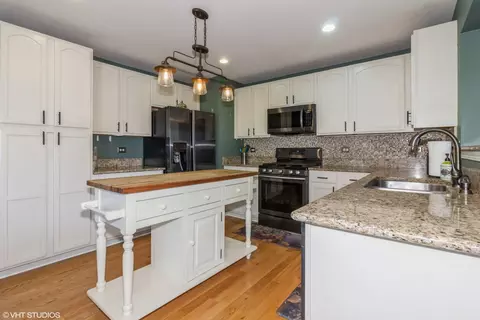 Kitchen - 560 Gray Ave, Elburn, IL 60119 photo 2 of 2