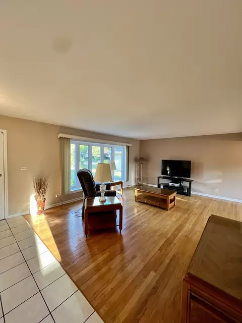 7010 Exner Rd, Darien, IL 60561 photo 5