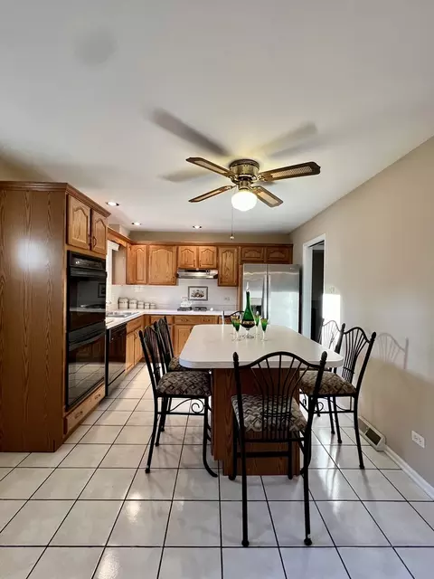 7010 Exner Rd, Darien, IL 60561 photo 9