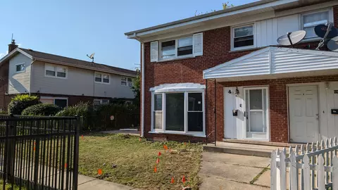 8915 Robin Dr #A, Des Plaines, IL 60016