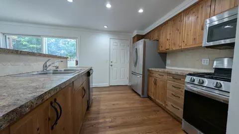 8915 Robin Dr #A, Des Plaines, IL 60016 photo 11