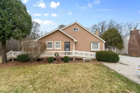 440 Knoll St, Wheaton, IL 60187