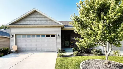 803 Wartburg Dr, Bloomington, IL 61704