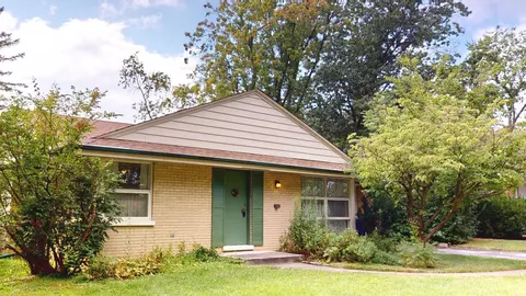 1100 Oxford Rd, Deerfield, IL 60015