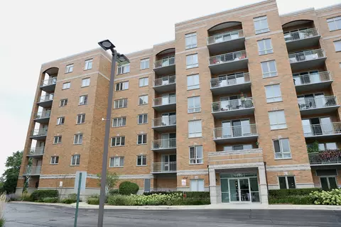 6815 N Milwaukee Ave #402, Niles, IL 60714