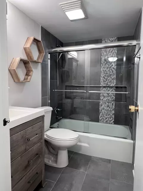 Bath - 4517 Kings Walk Dr #1C, Rolling Meadows, IL 60008 photo 1 of 5