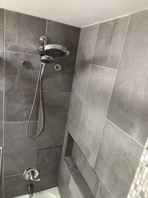 Bath - 4517 Kings Walk Dr #1C, Rolling Meadows, IL 60008 photo 2 of 5
