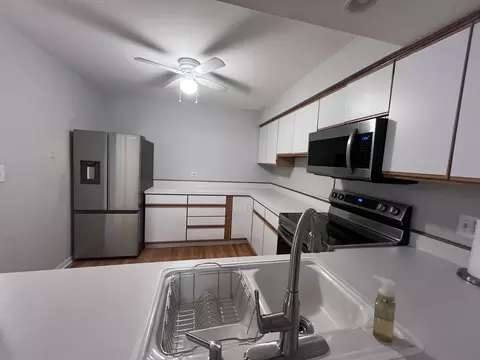 Kitchen - 4517 Kings Walk Dr #1C, Rolling Meadows, IL 60008 photo 6 of 8