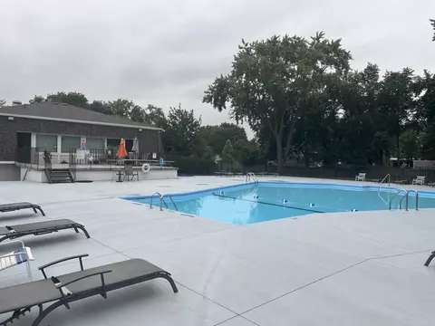 Exterior - 4517 Kings Walk Dr #1C, Rolling Meadows, IL 60008 photo 5 of 6