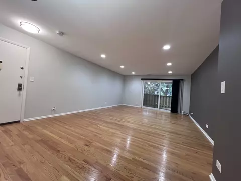 Living - 4517 Kings Walk Dr #1C, Rolling Meadows, IL 60008 photo 3 of 4
