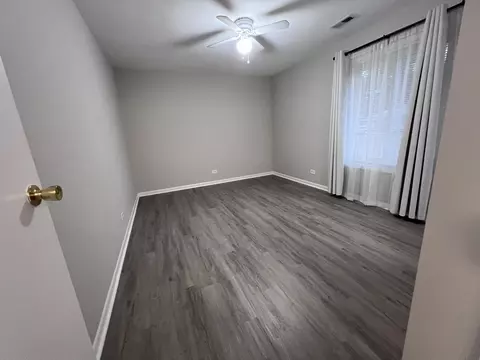Bedroom - 4517 Kings Walk Dr #1C, Rolling Meadows, IL 60008 photo 2 of 3