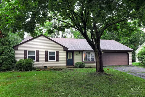 28 Sedgwick Rd, Oswego, IL 60543