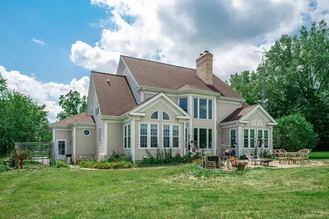 Exterior - 9505 Wolf Rd, Kingston, IL 60145 photo 8 of 9