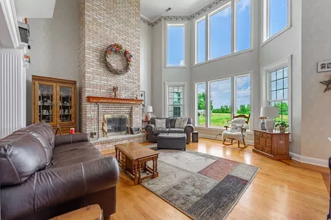 Living - 9505 Wolf Rd, Kingston, IL 60145 photo 4 of 5