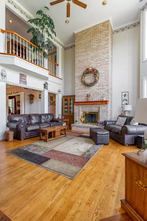 Living - 9505 Wolf Rd, Kingston, IL 60145 photo 3 of 5