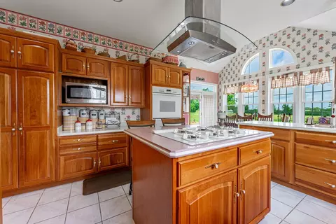Kitchen - 9505 Wolf Rd, Kingston, IL 60145 photo 3 of 3