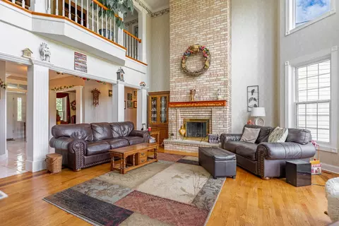 Living - 9505 Wolf Rd, Kingston, IL 60145 photo 2 of 5