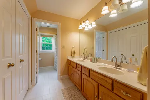 Bath - 9505 Wolf Rd, Kingston, IL 60145 photo 6 of 7