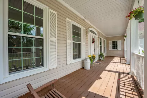 Exterior - 9505 Wolf Rd, Kingston, IL 60145 photo 6 of 9