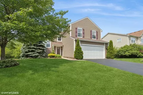 1352 Mayfair Ln, Grayslake, IL 60030