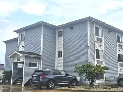 3130 W Monroe St #102, Waukegan, IL 60085