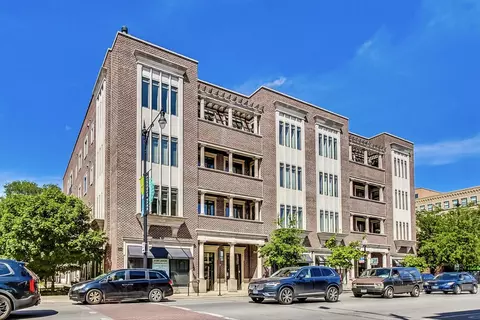 2401 N Janssen Ave #306, Chicago, IL 60614