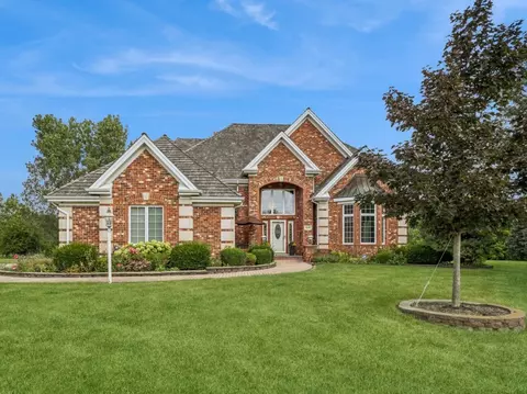 30 W100 Dean Ct, Wayne, IL 60184
