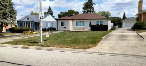 125 S Iowa Ave, Addison, IL 60101
