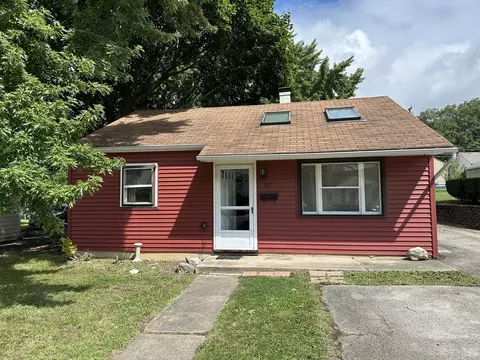 916 Harriet Ave, Aurora, IL 60505