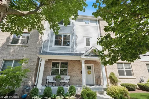 570 Ohio Ave, Saint Charles, IL 60174