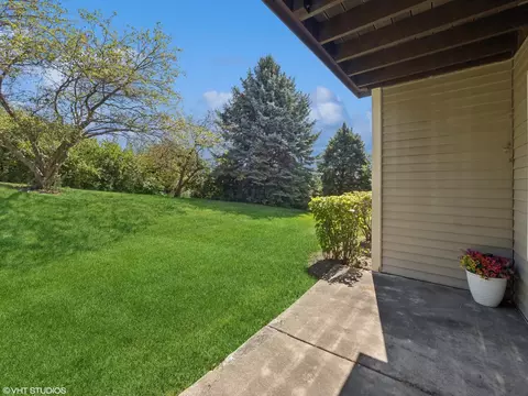 Exterior - 305 Buckingham Cir #B, Elgin, IL 60120 photo 2 of 3