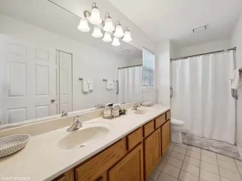 Bath - 305 Buckingham Cir #B, Elgin, IL 60120 photo 1 of 2