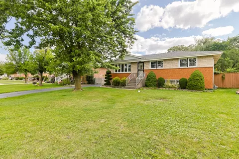 7535 S Octavia Ave, Bridgeview, IL 60455 photo 3