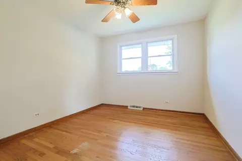 7535 S Octavia Ave, Bridgeview, IL 60455 photo 11