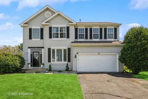 4 Montclair Ct, Lake In The Hills, IL 60156