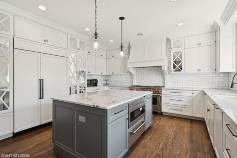 Kitchen - 3372 White Eagle Dr, Naperville, IL 60564 photo 4 of 7