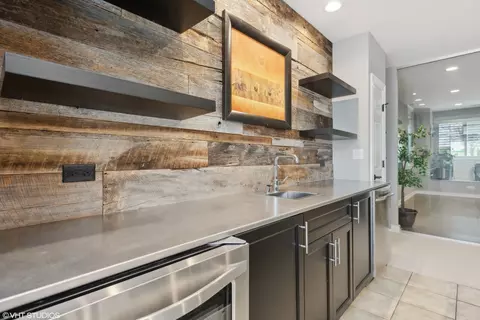 Kitchen - 3372 White Eagle Dr, Naperville, IL 60564 photo 6 of 7