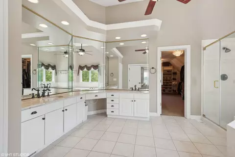 Bath - 3372 White Eagle Dr, Naperville, IL 60564 photo 1 of 2