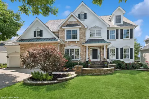 3372 White Eagle Dr, Naperville, IL 60564