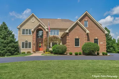 2511 Timberline Trl, Woodstock, IL 60098