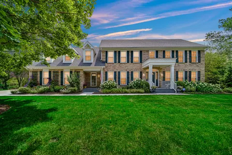 36303 N Old Woods Trl, Gurnee, IL 60031