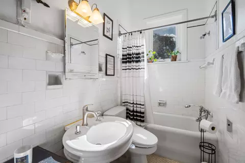 1372 E 52nd St, Chicago, IL 60615 photo 20