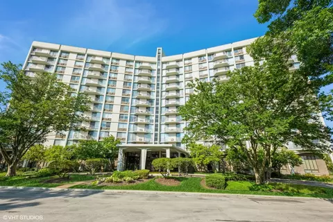 20 N Tower Rd #7E, Oak Brook, IL 60523