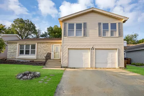 314 Loveland Dr, Glendale Heights, IL 60139