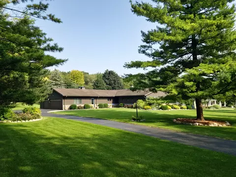 225 Brookbridge Rd, Trout Valley, IL 60013