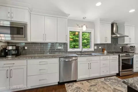 Kitchen - 225 Brookbridge Rd, Trout Valley, IL 60013 photo 2 of 4