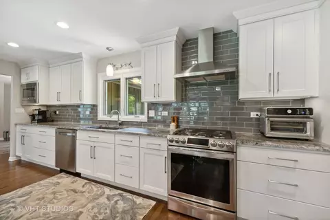 Kitchen - 225 Brookbridge Rd, Trout Valley, IL 60013 photo 3 of 4