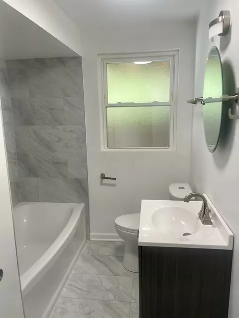 Bath - 9233 S Burnside Ave, Chicago, IL 60619 photo 1 of 2